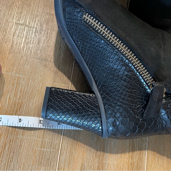 Black Leather /Suede Booties w/Zippers - size 10 EUC - Multi texture - Picture 9 of 16